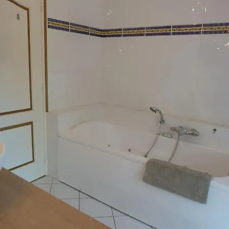 Spacious Longere,heated Swimming Pool, Idyllic Setting, Southern Brittany, Fr *